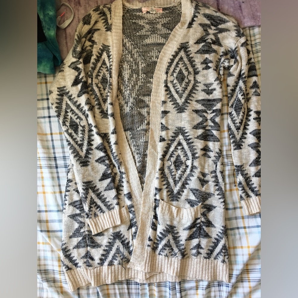 Thin knit/crotchet cardigan